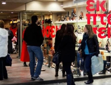 Χειμερινές εκπτώσεις: Ξεκινούν τη Δευτέρα - Τι πρέπει να προσέχετε